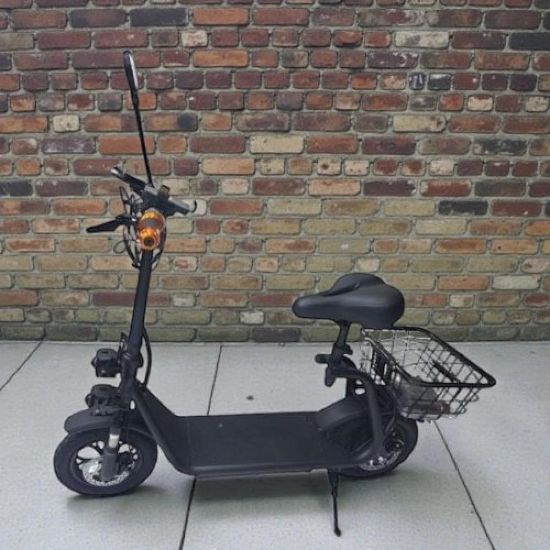 صورة سكوتر أبو سلة الرياضي بمرآة جانبية